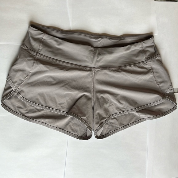 LULULEMON Speed Up Low-Rise Short 2.5”, Size 8, Rhino Grey, EUC - Picture 1 of 6